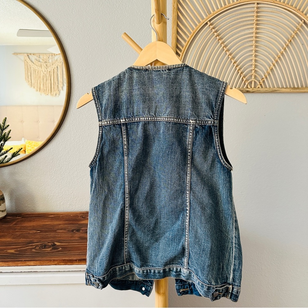 PERFECT DENIM VEST!๐ - Picture 2 of 4